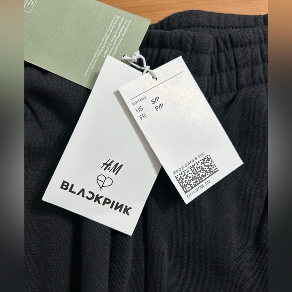 H&M black sweat short. Blackpink collaboration - Picture 5 of 6